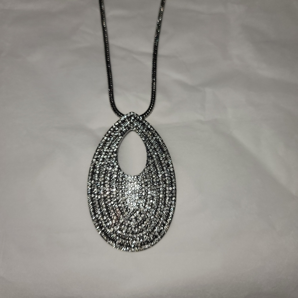 NWT Chico's Chandra Teardrop Pendant Necklace Rhinestone Bling 18" - Picture 3 of 4